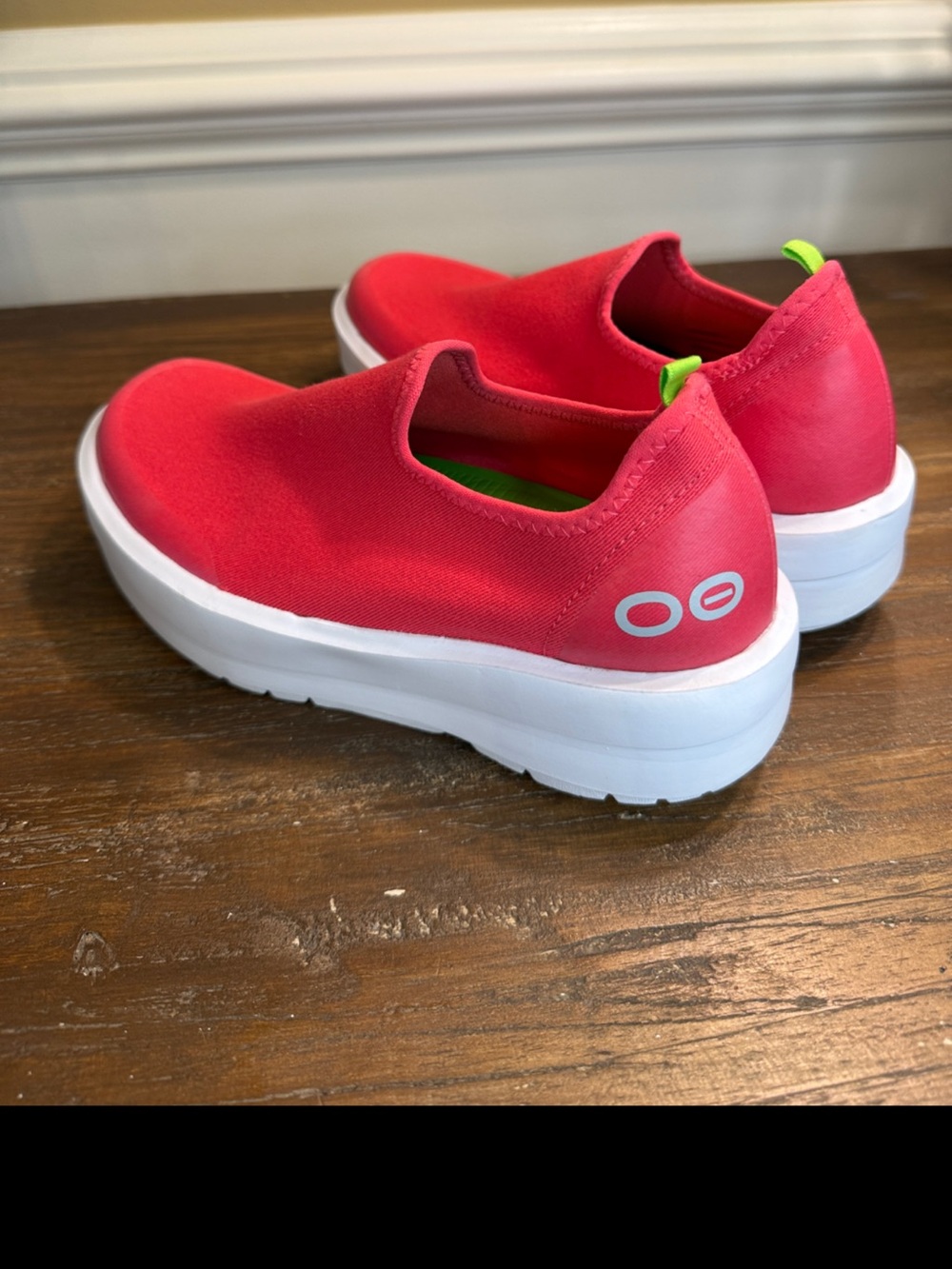 OOFOS OOMEGA eeZee Canvas Slip On